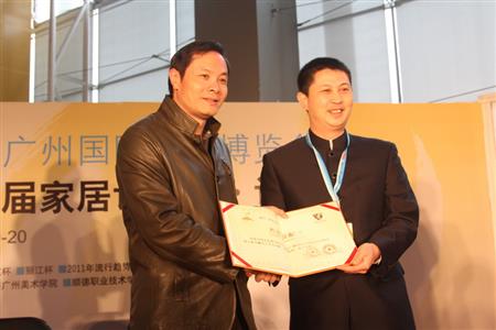    	2011年，紅古軒作為“國禮”制作單位，制作紅木國禮贈(zèng)予國際奧委會主席羅格，被評為“第十六屆亞洲運(yùn)動(dòng)會杰出貢獻(xiàn)單位”   